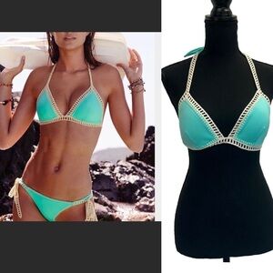Victoria's Secret blue cream crochet trim bikini top Sz M